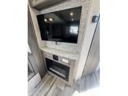 2022 KEYSTONE COLEMAN LIGHT 2515RL
