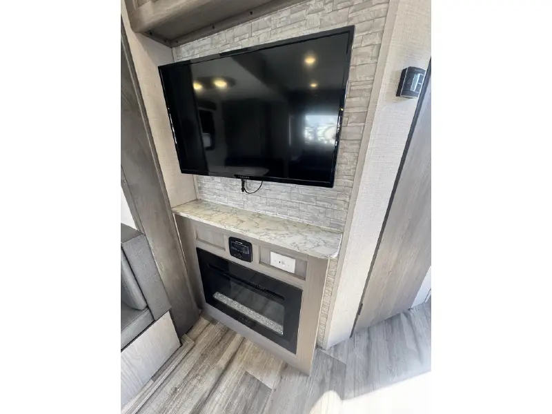 2022 KEYSTONE COLEMAN LIGHT 2515RL