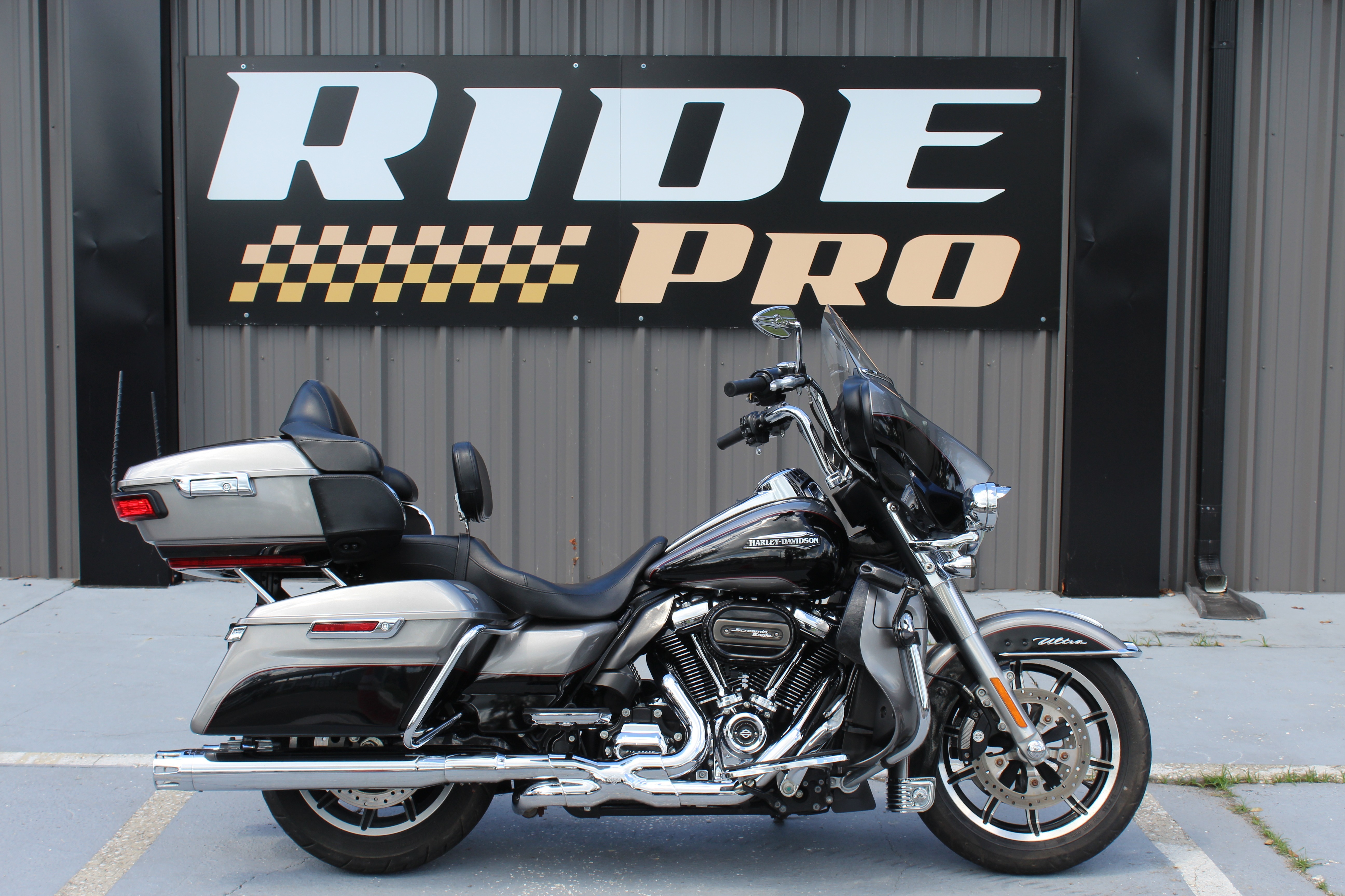 2017 Harley-Davidson Electra Glide® Ultra Classic® ULTRA CLASSIC FLHTCU in Brooksville, FL