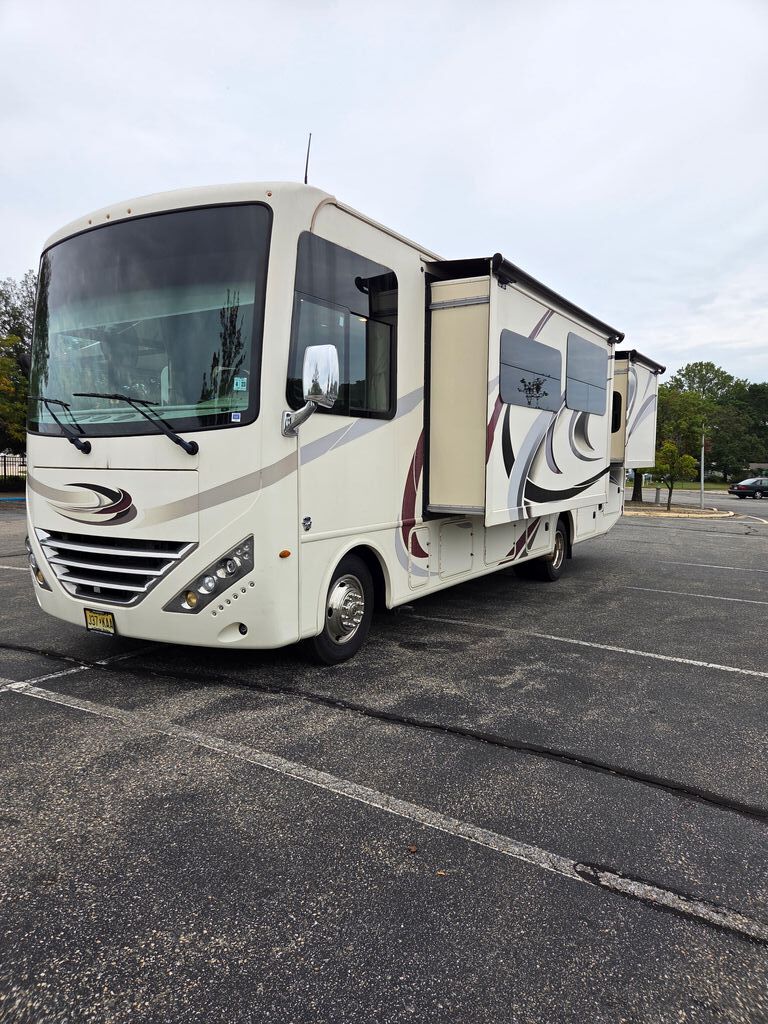 2018 Thor Motor Coach Hurricane 31S in brick NJ