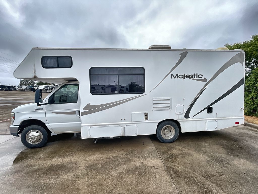 2013 Thor Motor Coach MAJESTIC 23A in east denton TX