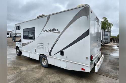 2013 Thor Motor Coach MAJESTIC 23A in east denton TX