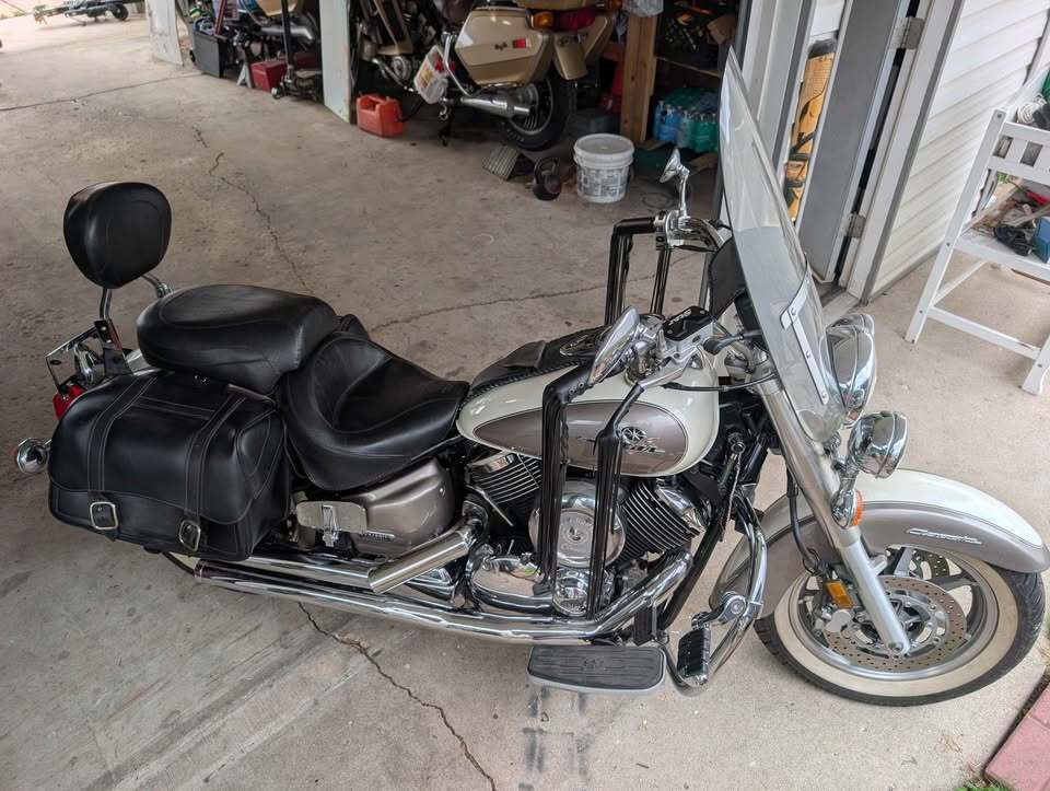2003 Yamaha V STAR 1100 CLASSIC Cruiser motorcycle