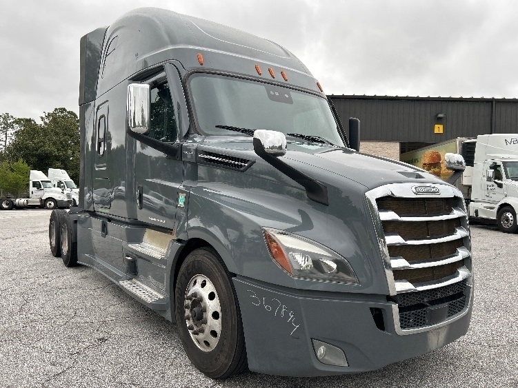 2020 FREIGHTLINER CASCADIA 126 in Lexington, SC
