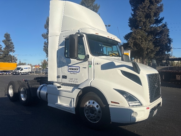 2022 VOLVO VNR64300 in West Sacramento, CA