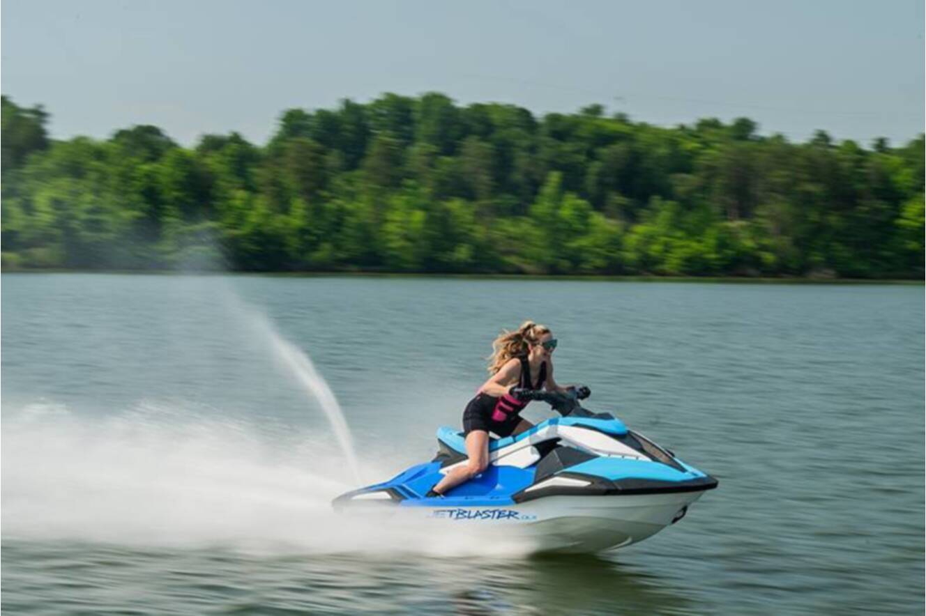 A photo of this 2026 Yamaha WaveRunner JetBlaster DLX 2-Up