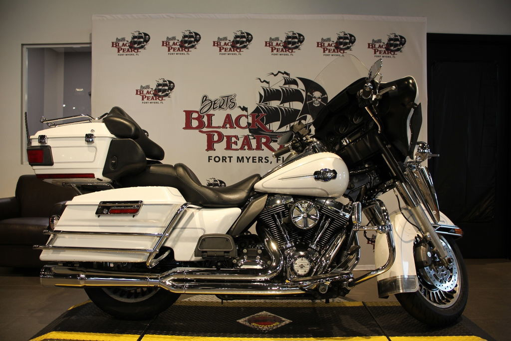 2013 Harley-Davidson  Touring FLHTCU - Electra Glide Ultra Classic ULTRA CLASSIC FLHTCU in fort myers FL