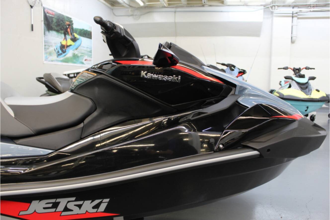A photo of this 2025 Kawasaki Ultra 160 LX-S