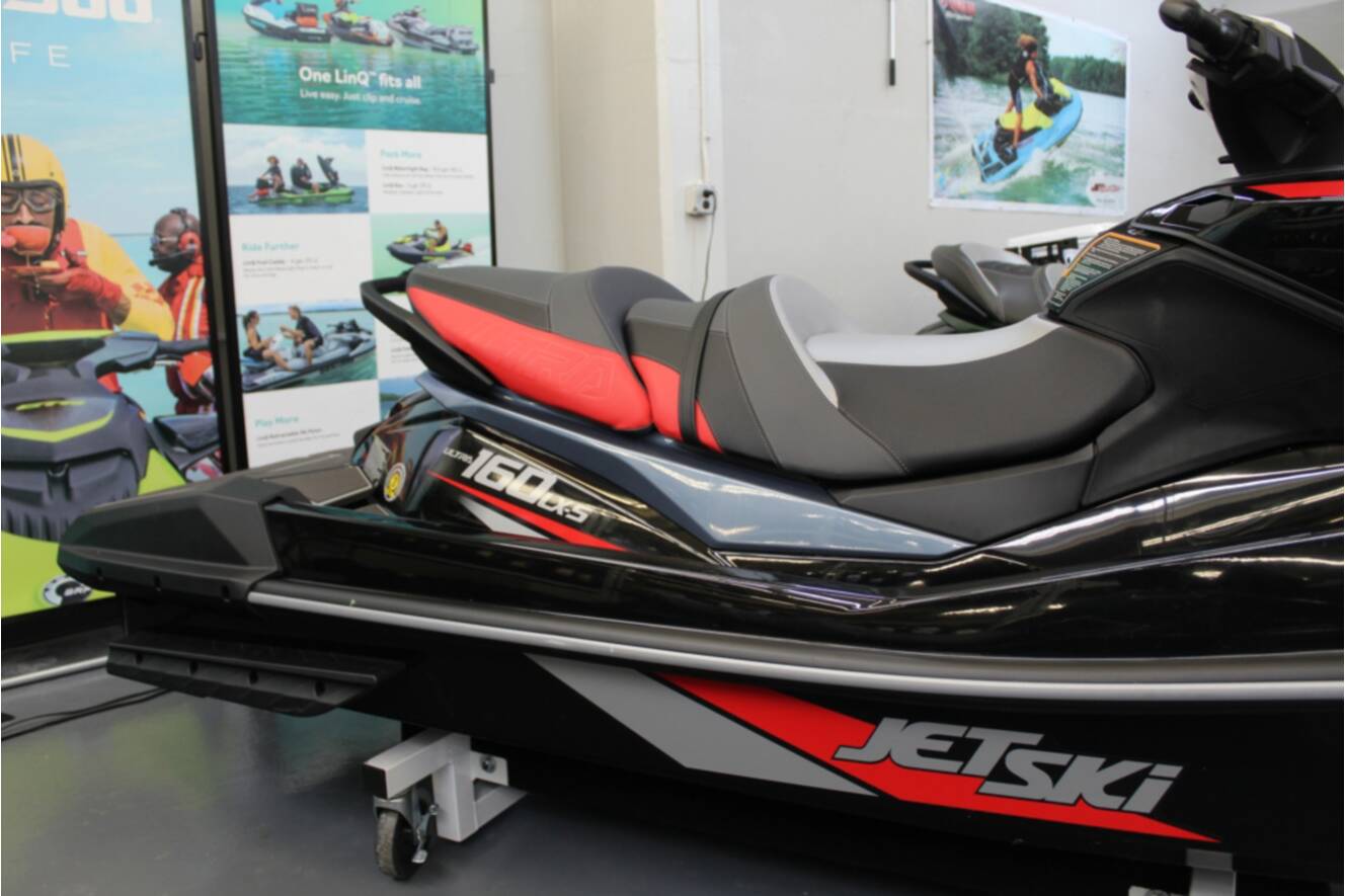 A photo of this 2025 Kawasaki Ultra 160 LX-S