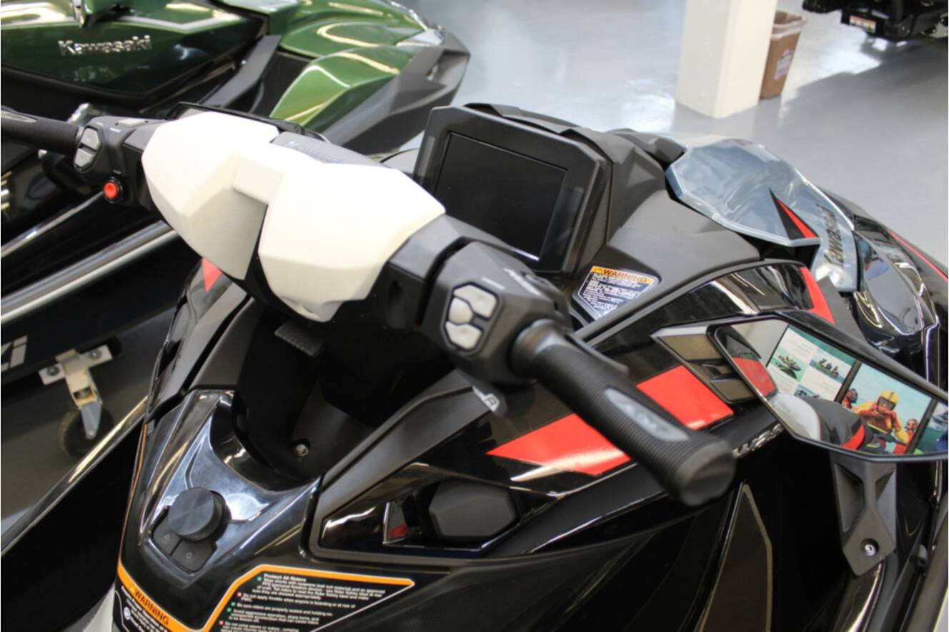 A photo of this 2025 Kawasaki Ultra 160 LX-S