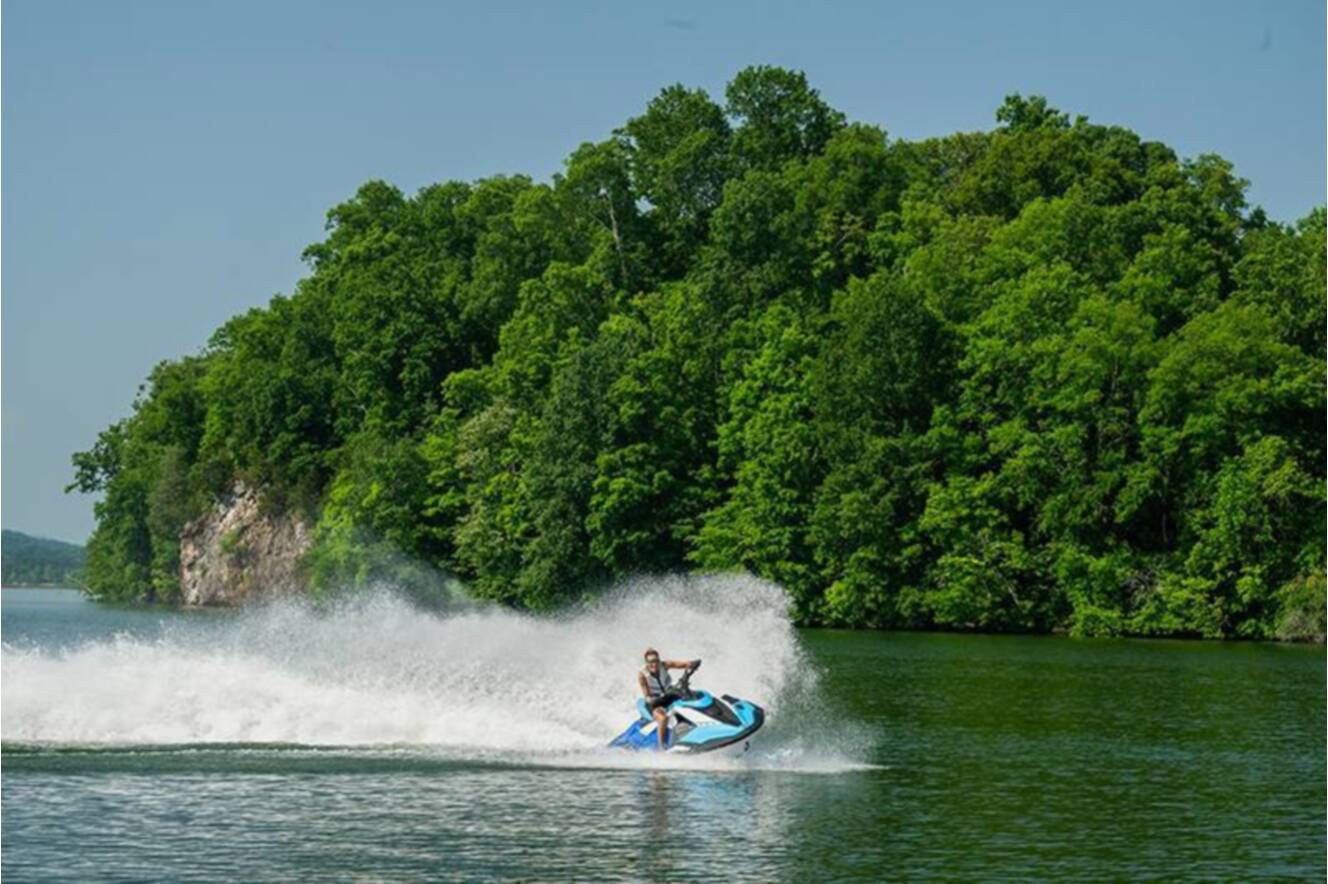 A photo of this 2026 Yamaha WaveRunner JetBlaster DLX 3-Up