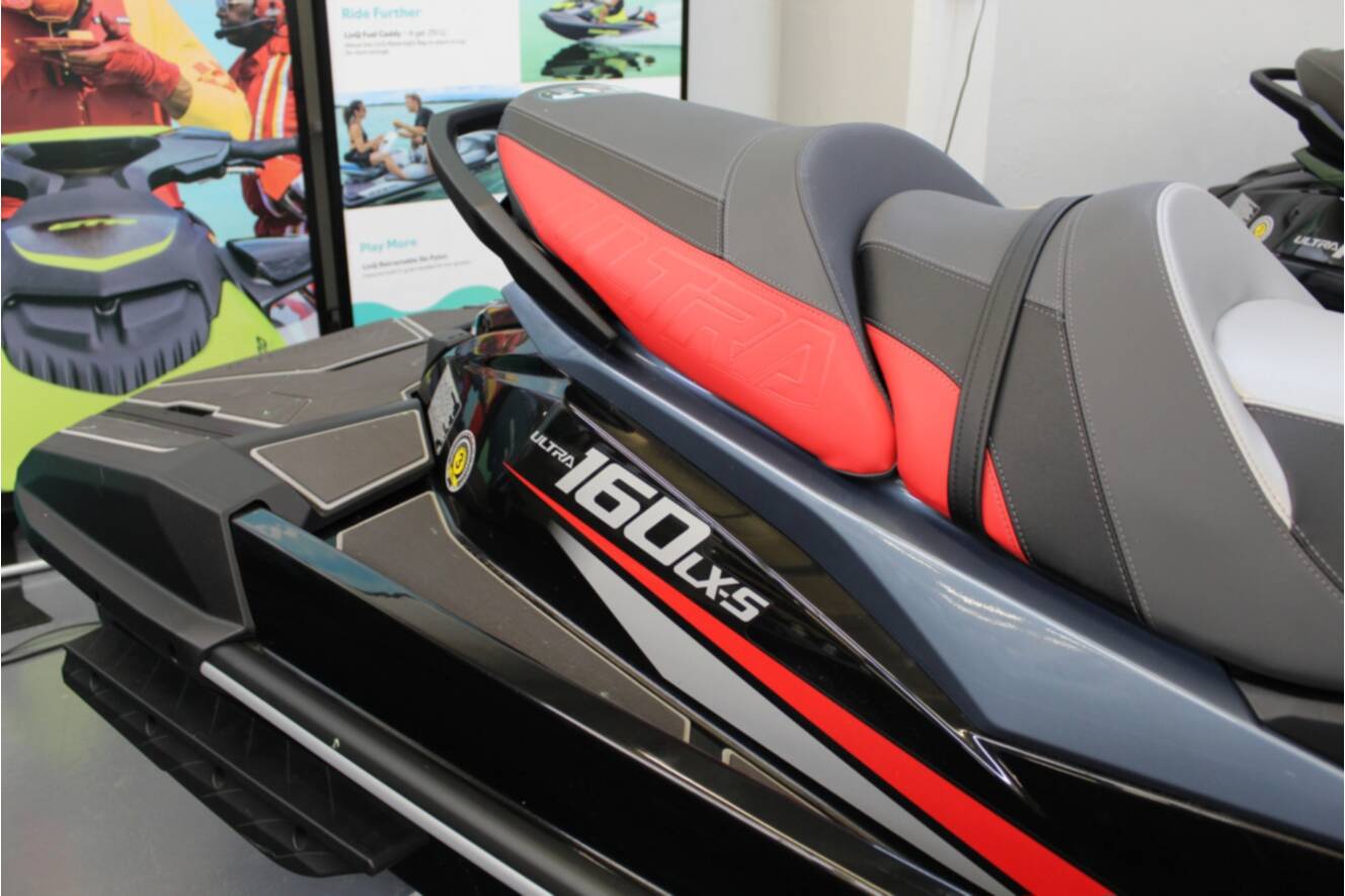 A photo of this 2025 Kawasaki Ultra 160 LX-S