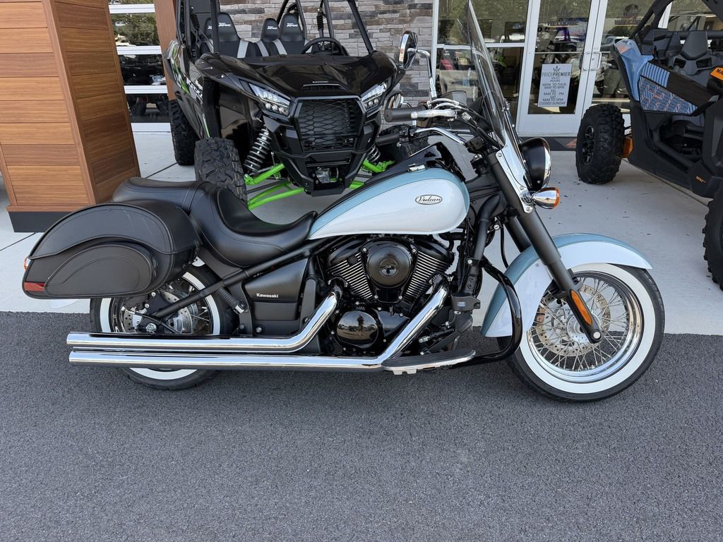 2020 Kawasaki Vulcan 900 Classic Cruiser motorcycle
