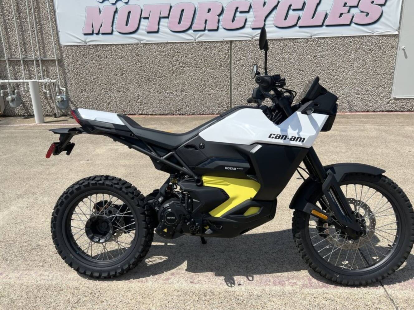 A photo of this 2025 Can-Am Origin White