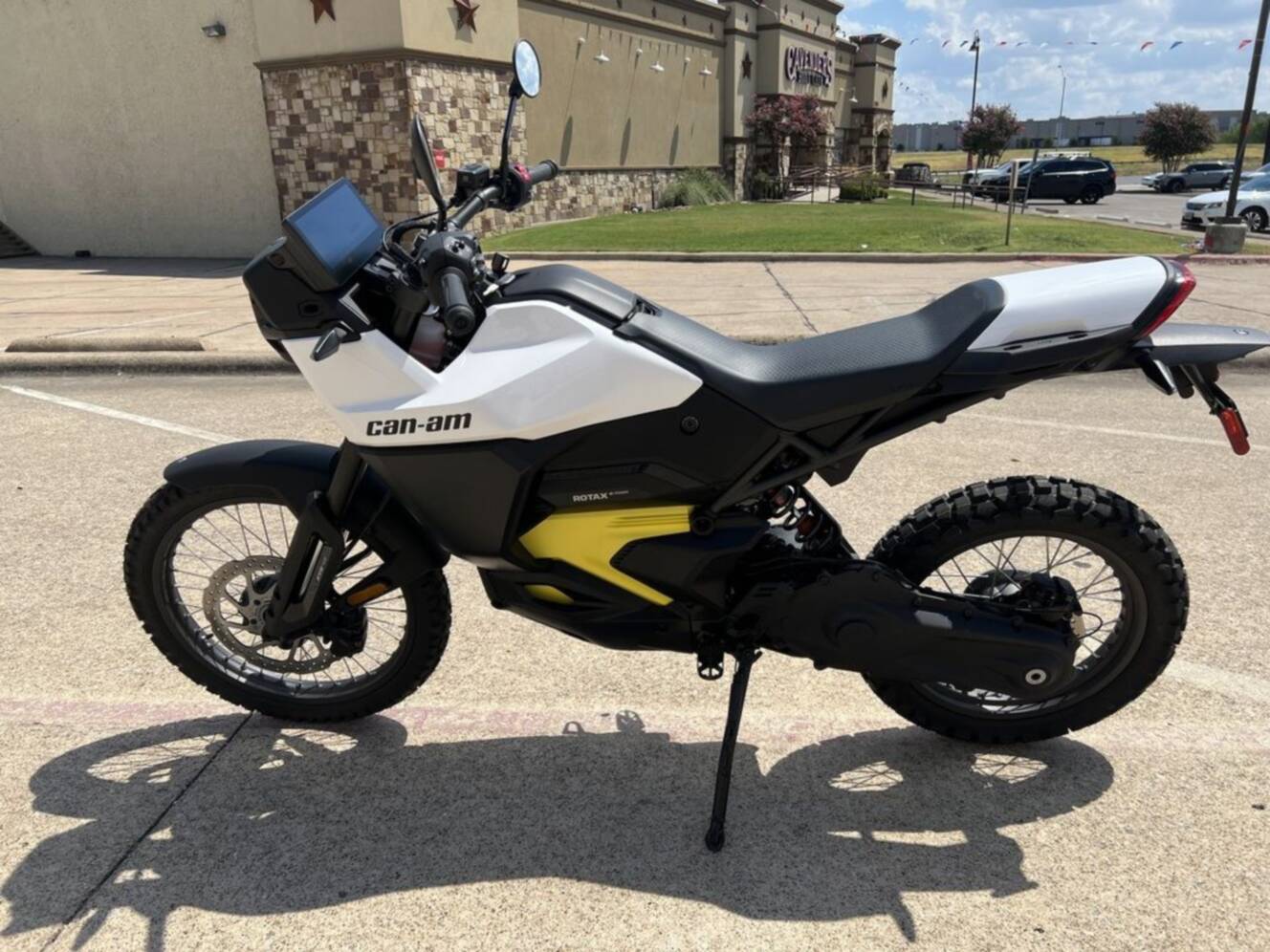 A photo of this 2025 Can-Am Origin White