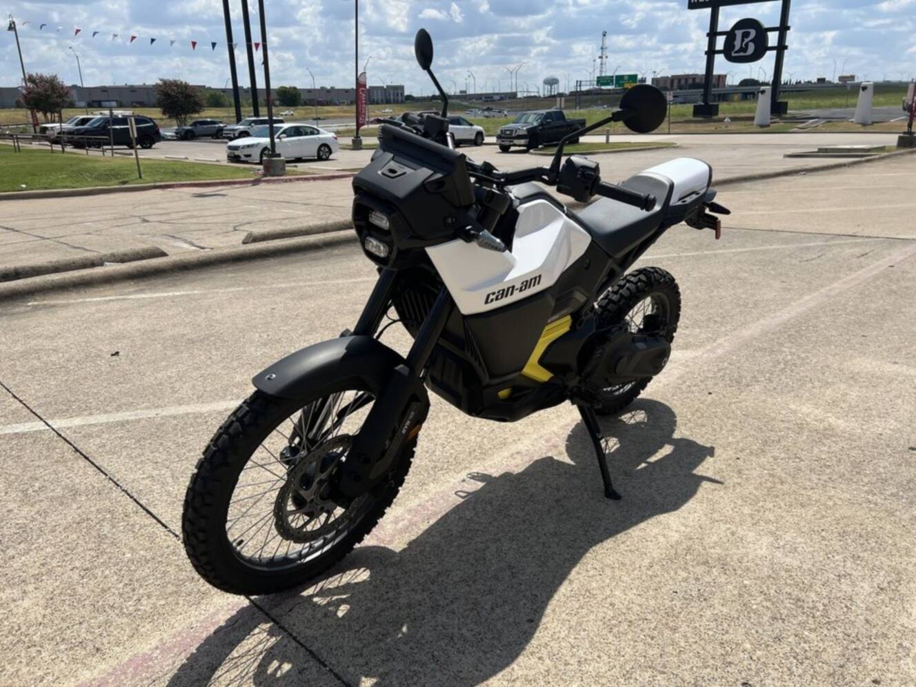 A photo of this 2025 Can-Am Origin White