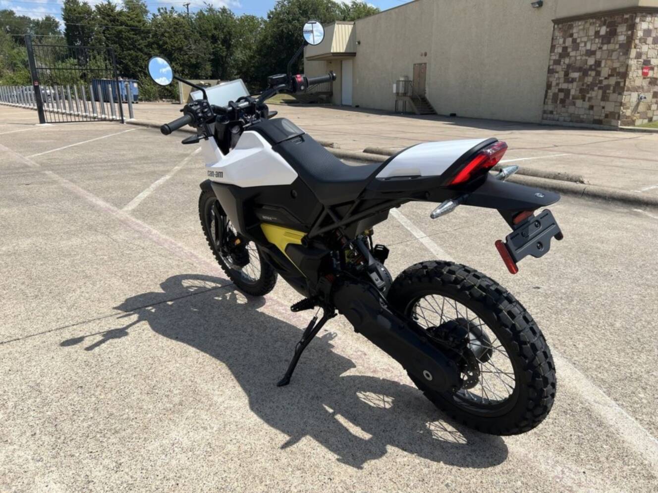 A photo of this 2025 Can-Am Origin White