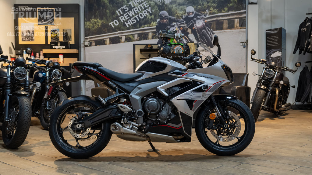 2026 Triumph Daytona 660 Aluminium Silver / Sapphire Black in brea CA