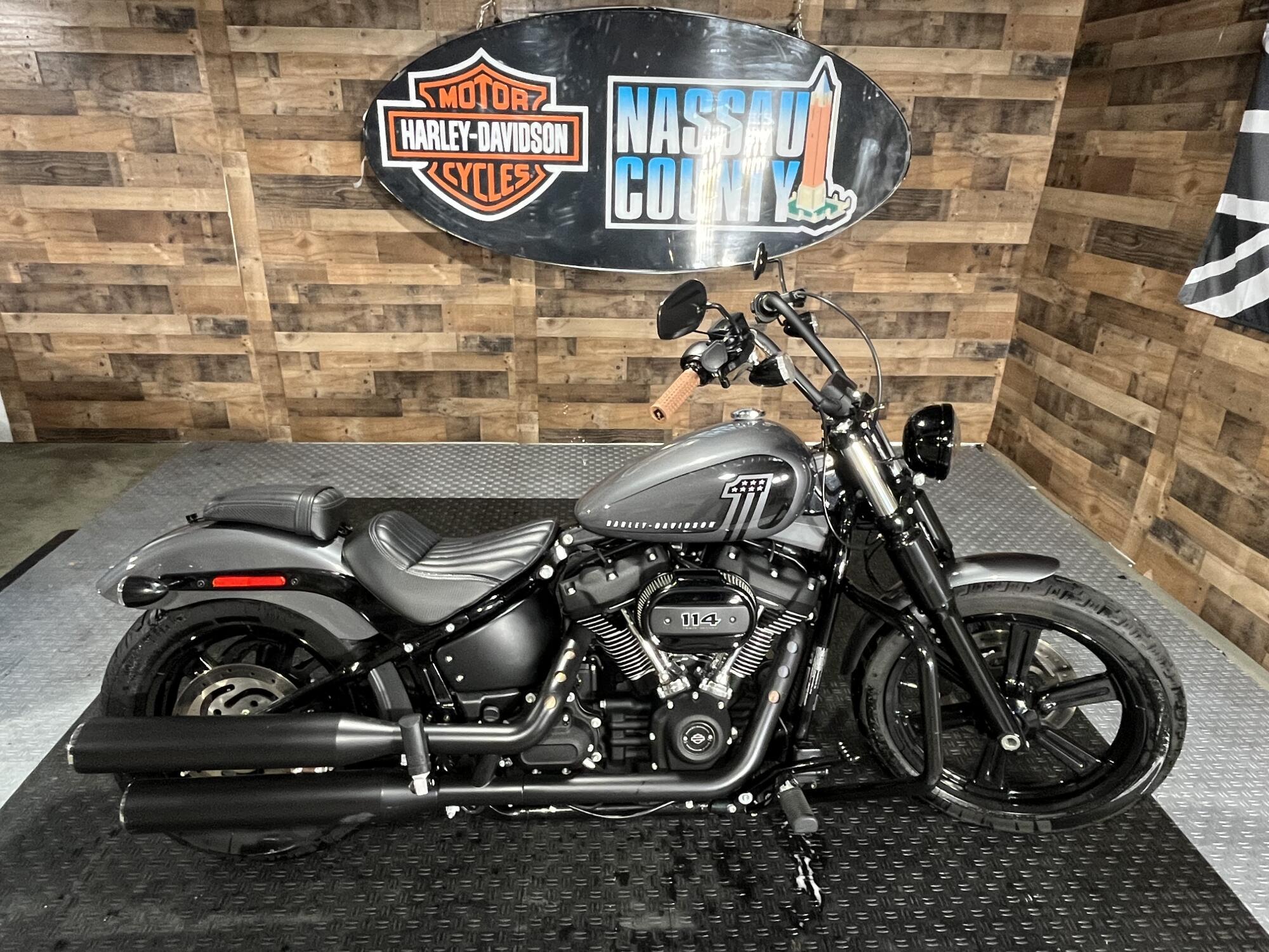 2022 Harley-Davidson Street Bob 114 114 in Bellmore, NY