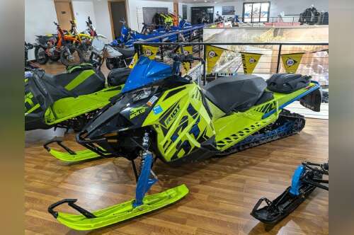2020 Arctic Cat® Riot 8000 146"/1.60" Hyper Green/Electric Blue in sturgis SD