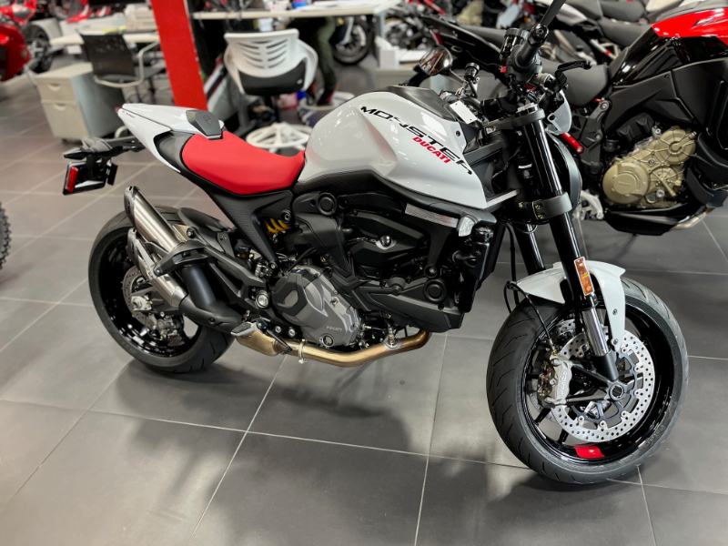 2025 Ducati MONSTER PLUS 937 - CLEARANCE PRICED!!! NO FREIGHT OR SE PLUS in Portland, OR
