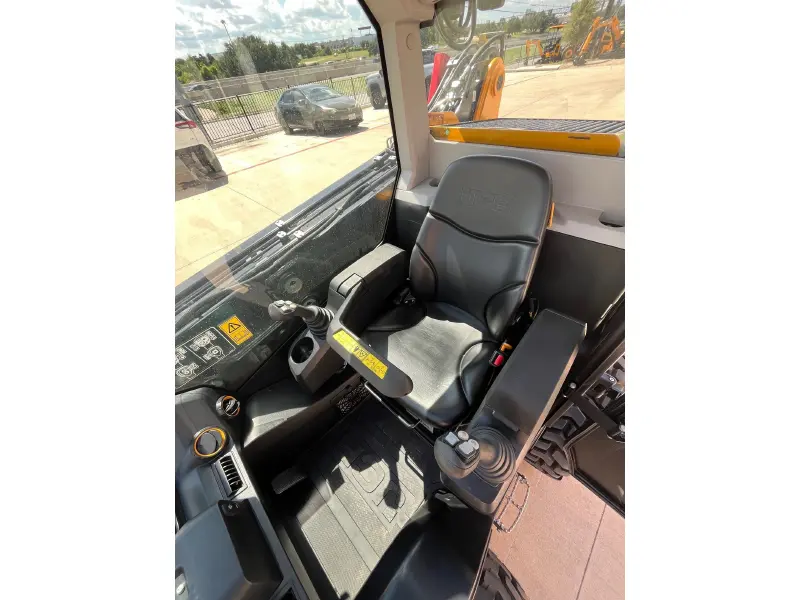 2025 JCB 3TS-8W