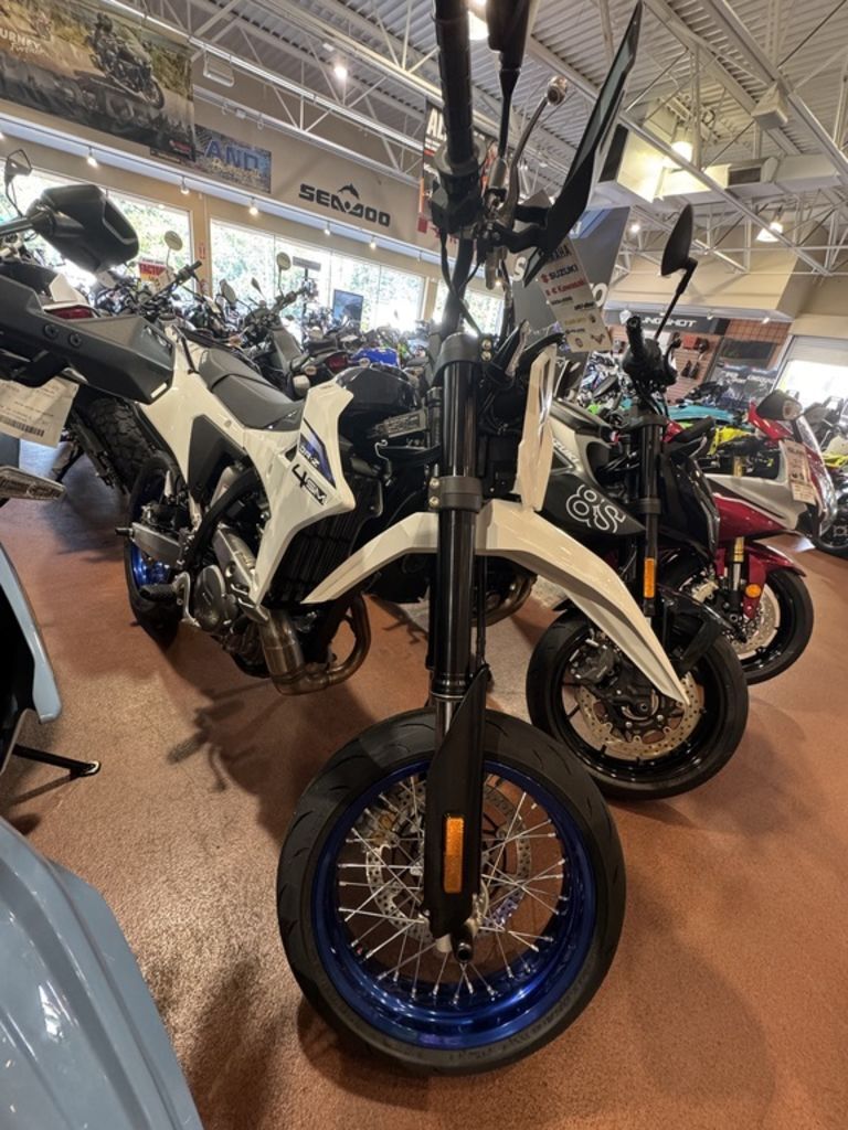 2026 Suzuki DR-Z4SM BASE in Massapequa, NY