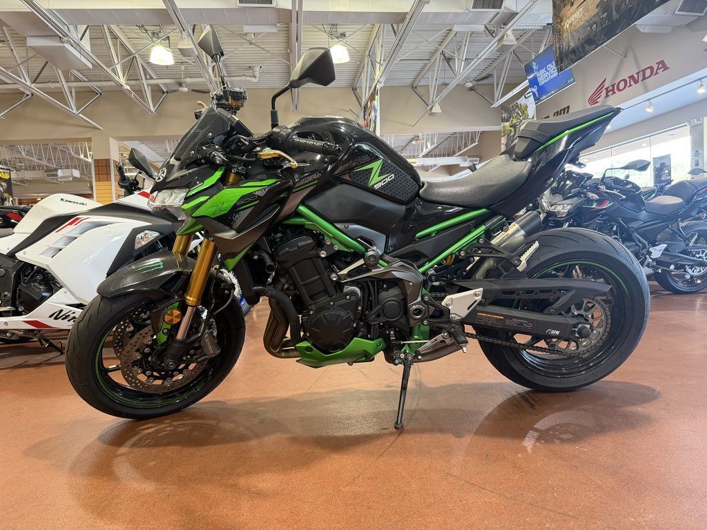2024 Kawasaki Z900 SE - Metallic Spark Black / Metallic Matte Graphen SE in Massapequa, NY