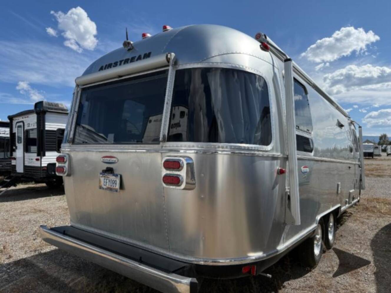 A photo of this 2019 Airstream International Signature 25RB