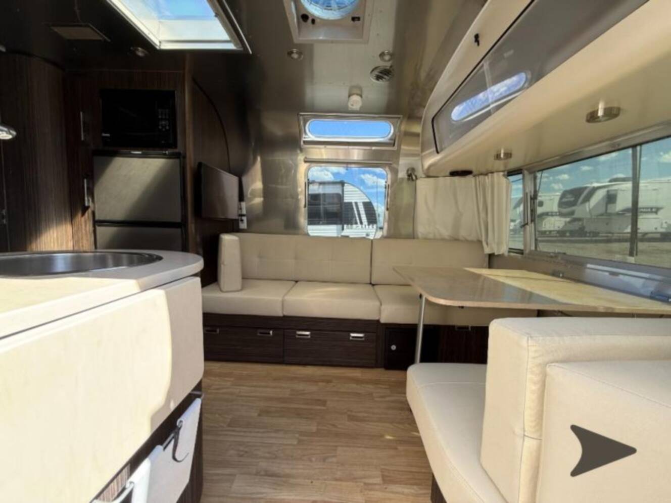 A photo of this 2019 Airstream International Signature 25RB
