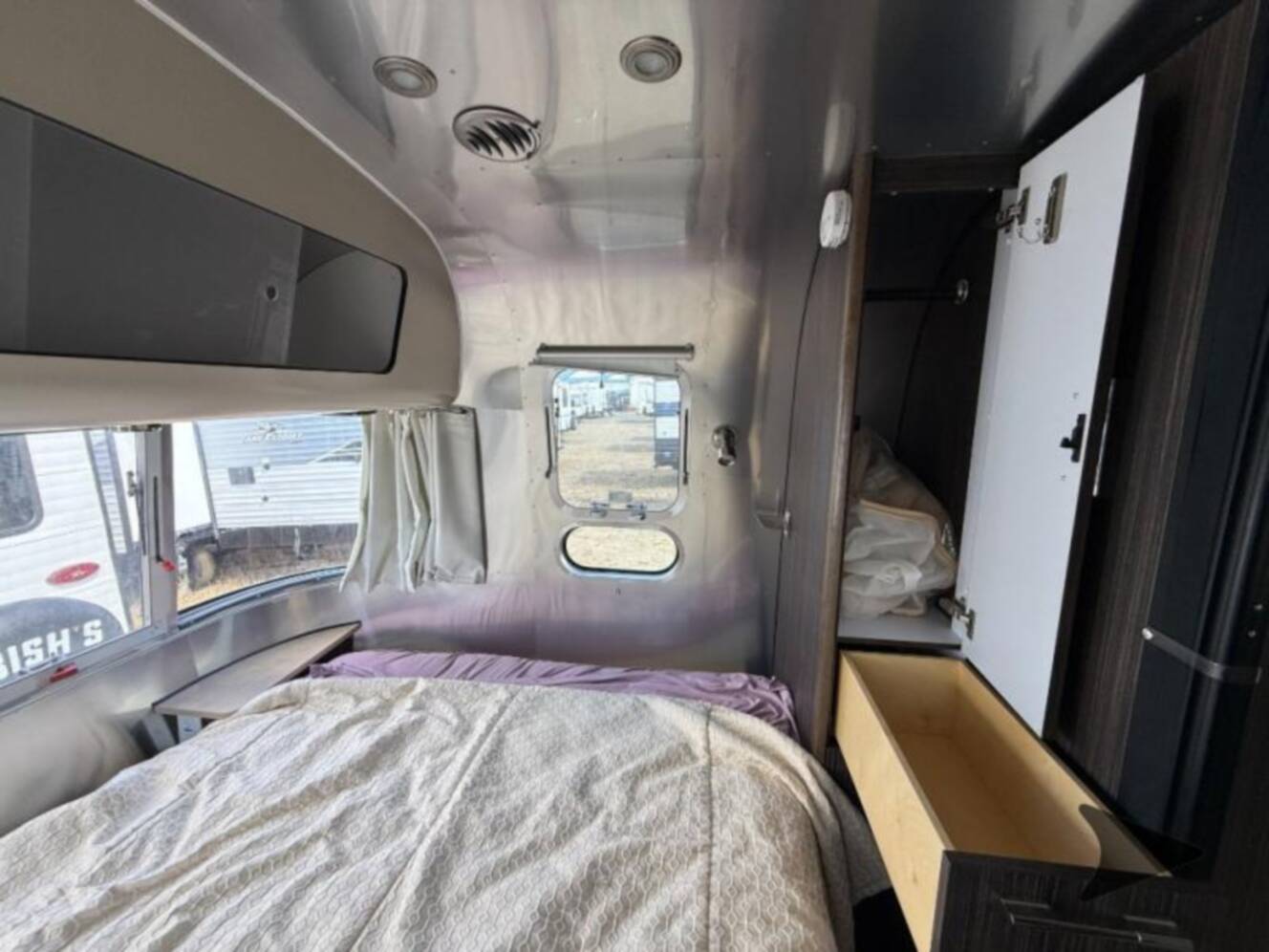 A photo of this 2019 Airstream International Signature 25RB