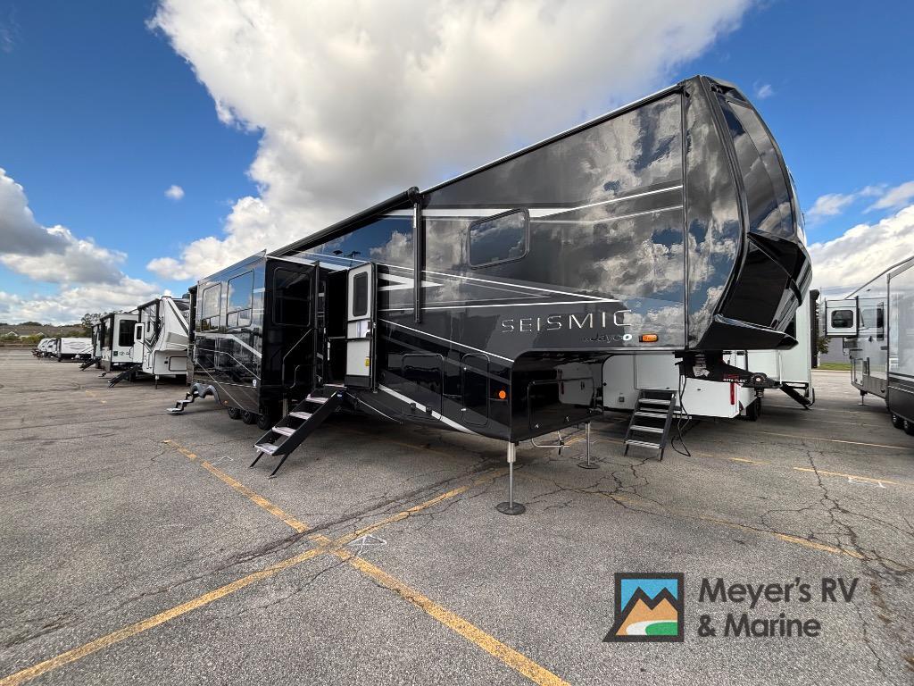 2027 Jayco Seismic 395 Fifth Wheel Toy Hauler RV