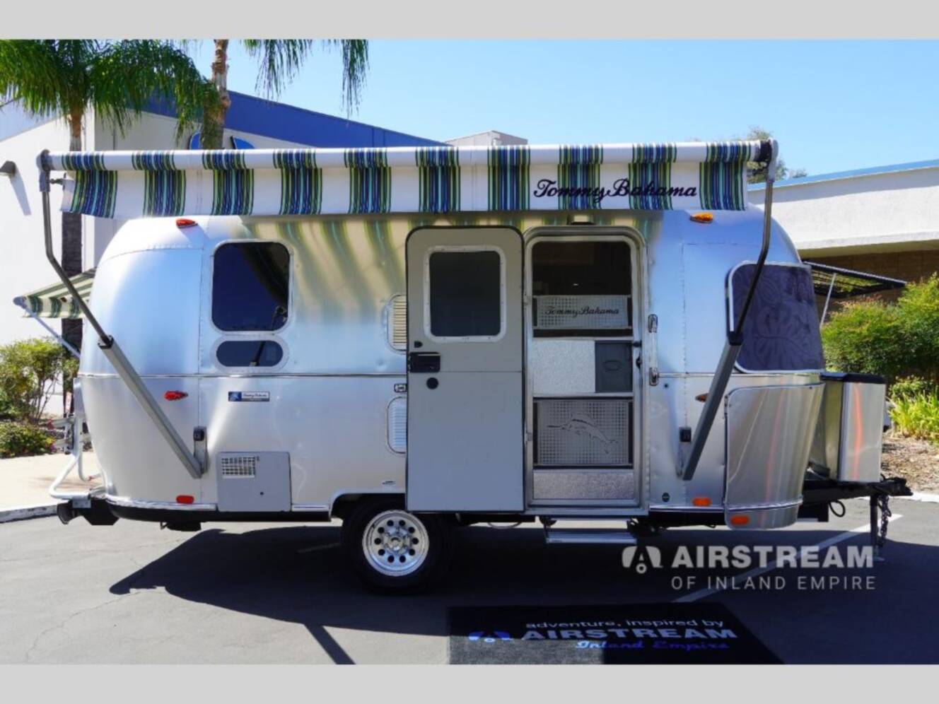 A photo of this 2018 Airstream TOMMY BAHAMA 19CB