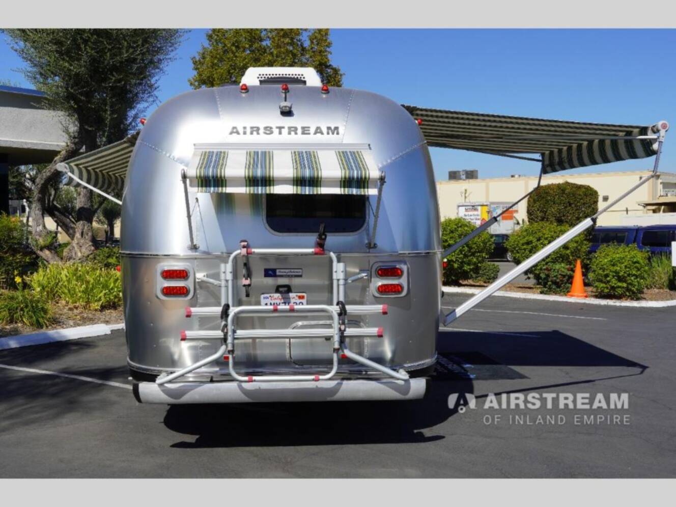 A photo of this 2018 Airstream TOMMY BAHAMA 19CB