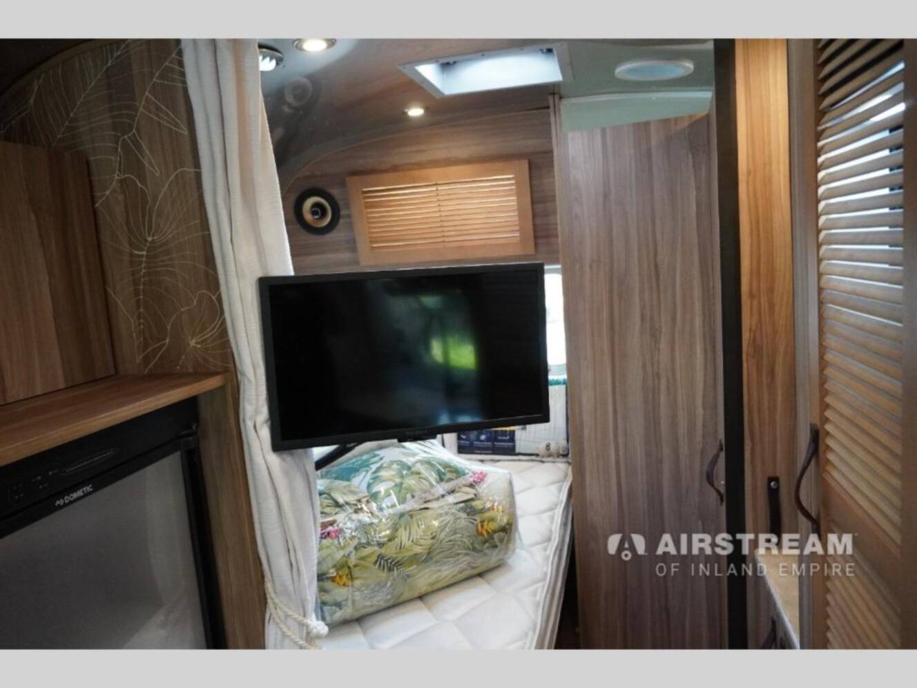 A photo of this 2018 Airstream TOMMY BAHAMA 19CB
