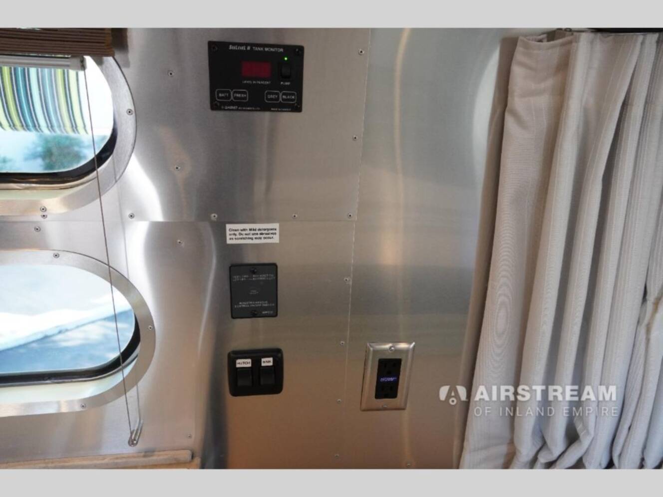 A photo of this 2018 Airstream TOMMY BAHAMA 19CB