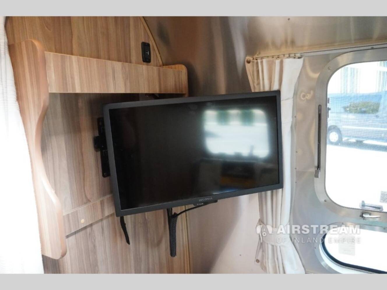 A photo of this 2018 Airstream TOMMY BAHAMA 19CB