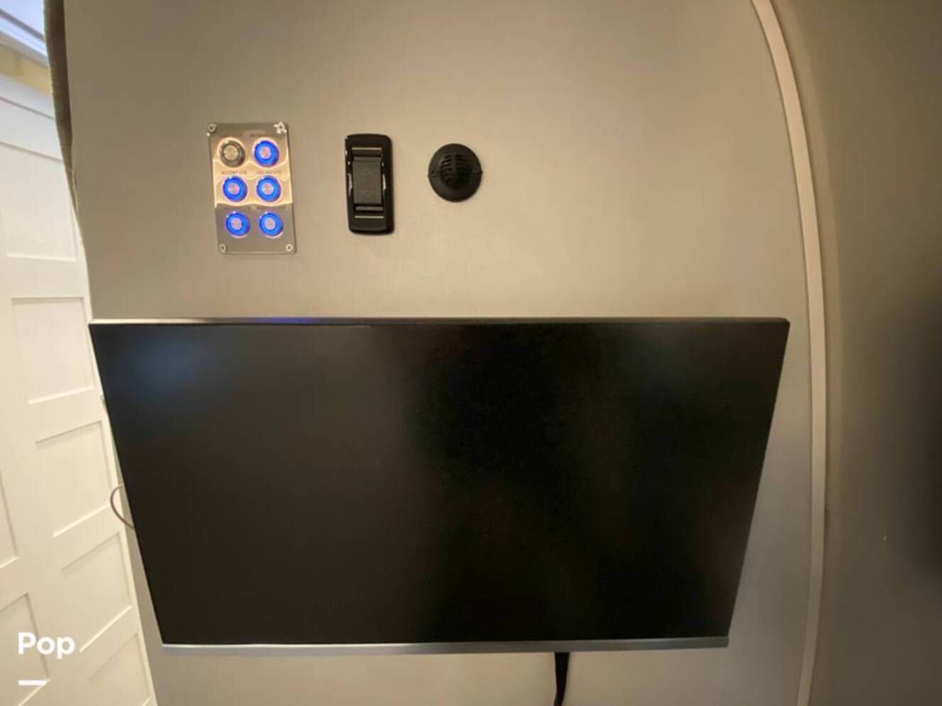 A photo of this 2025 Airstream Classic 30RB