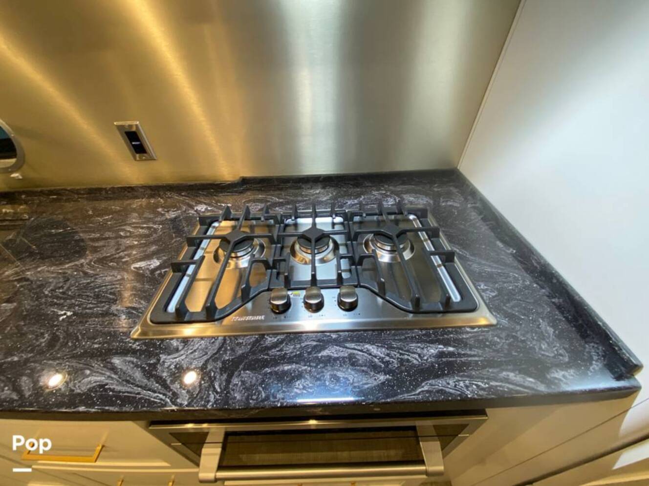 A photo of this 2025 Airstream Classic 30RB