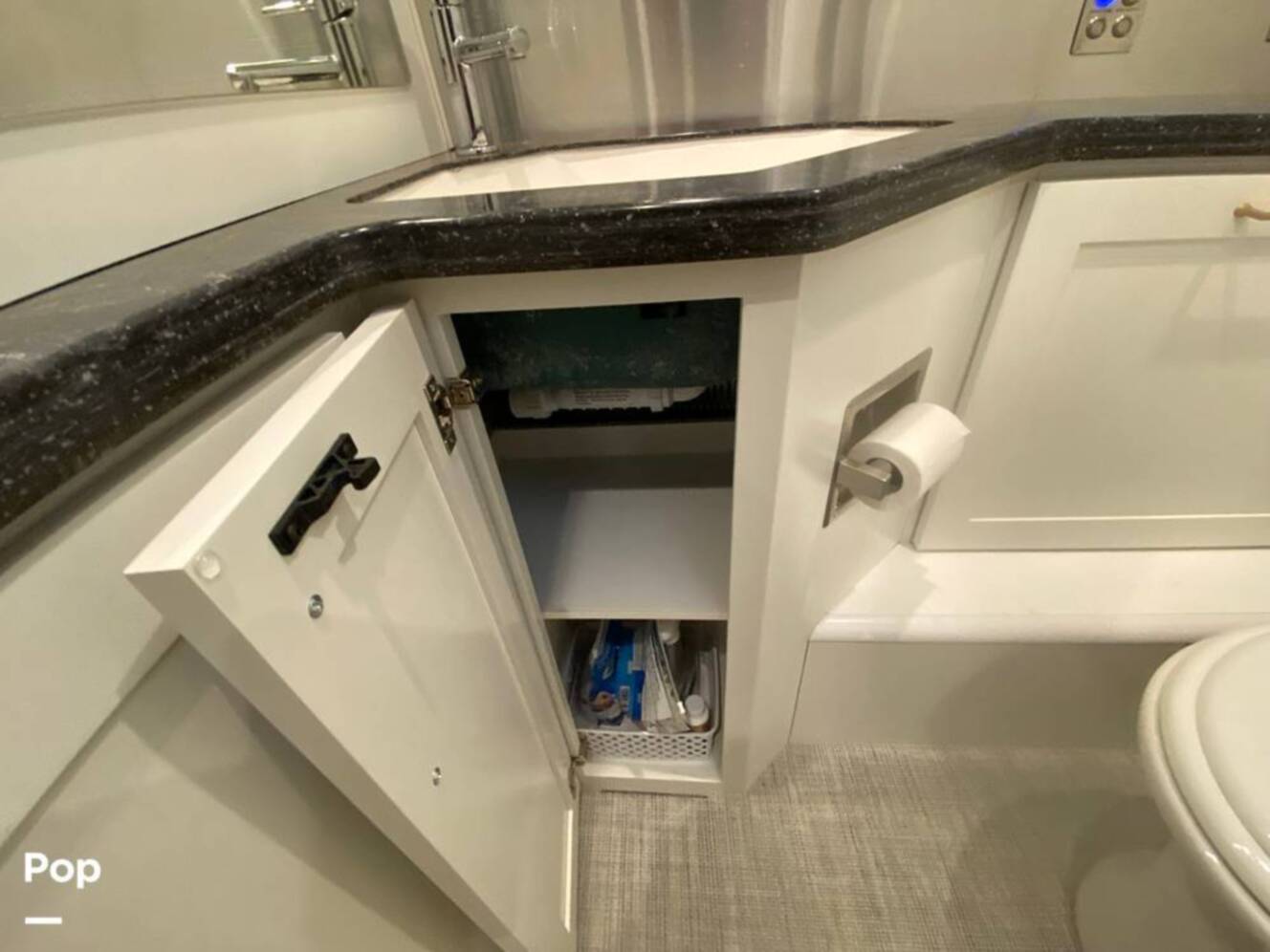 A photo of this 2025 Airstream Classic 30RB