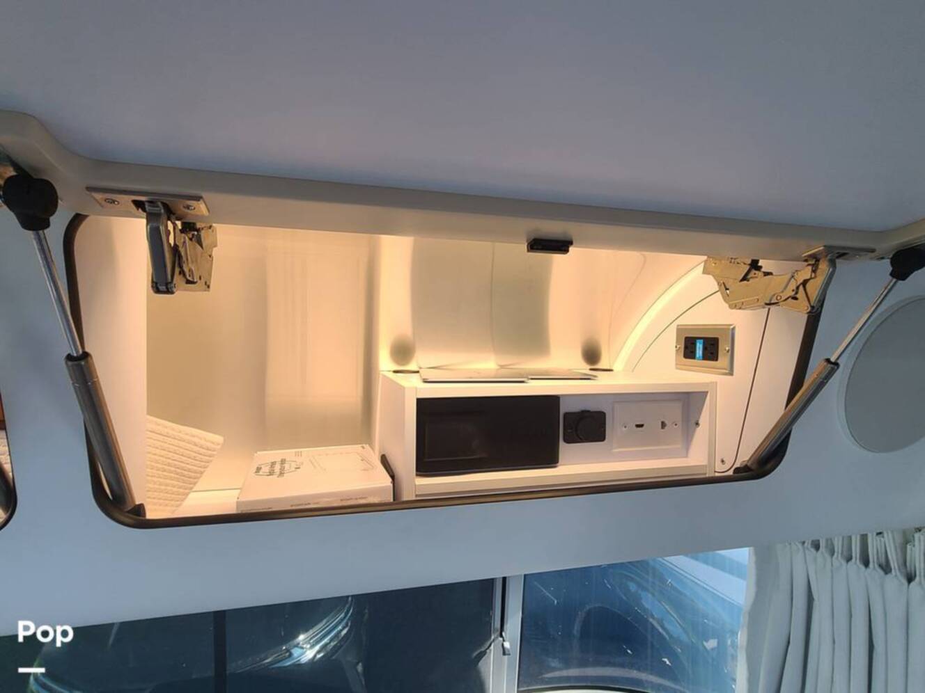 A photo of this 2025 Airstream Globetrotter 30RB