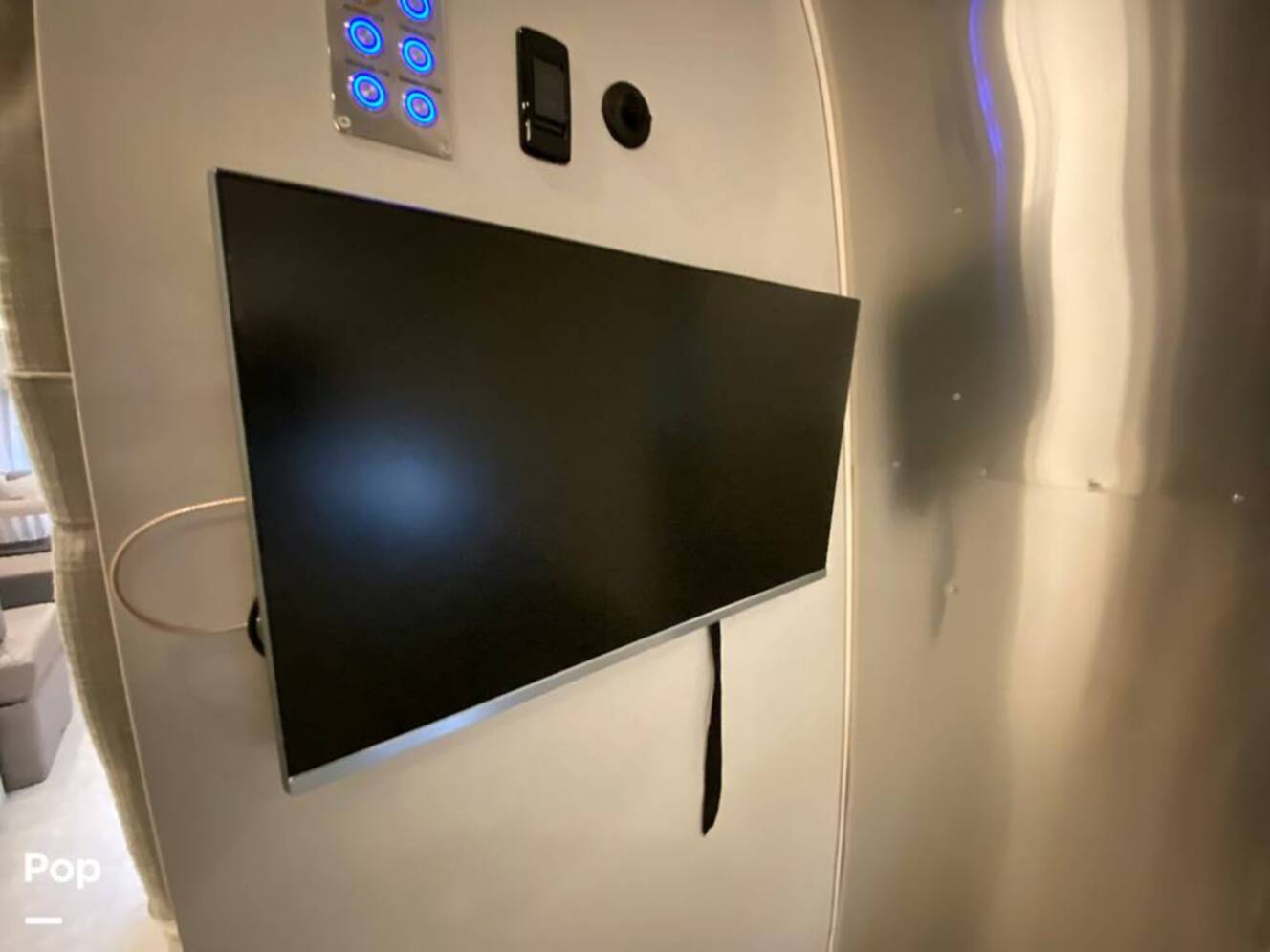 A photo of this 2025 Airstream Classic 30RB