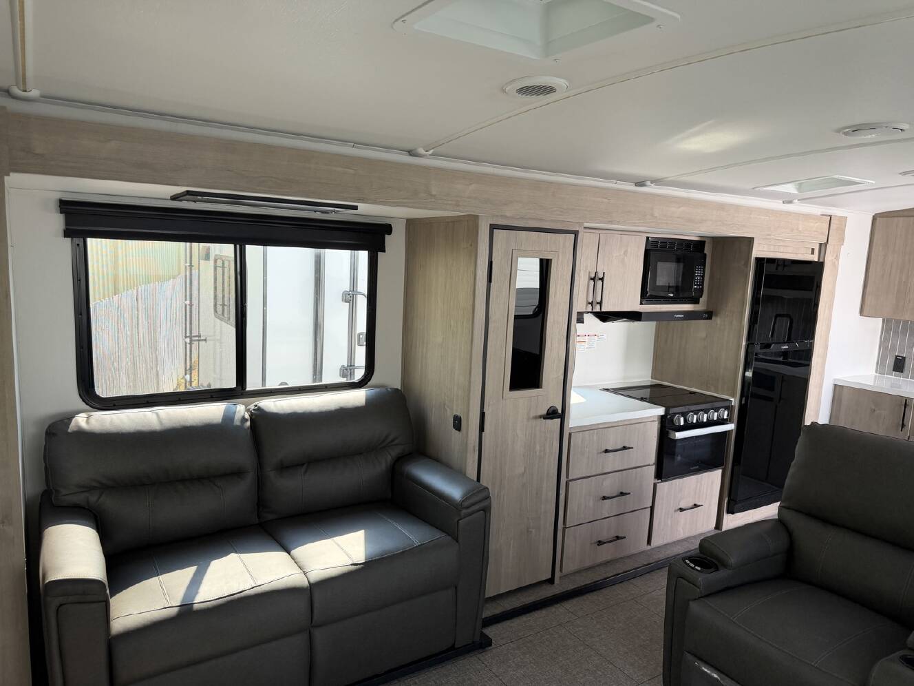 A photo of this 2025 Grand Design Imagine 3100RD