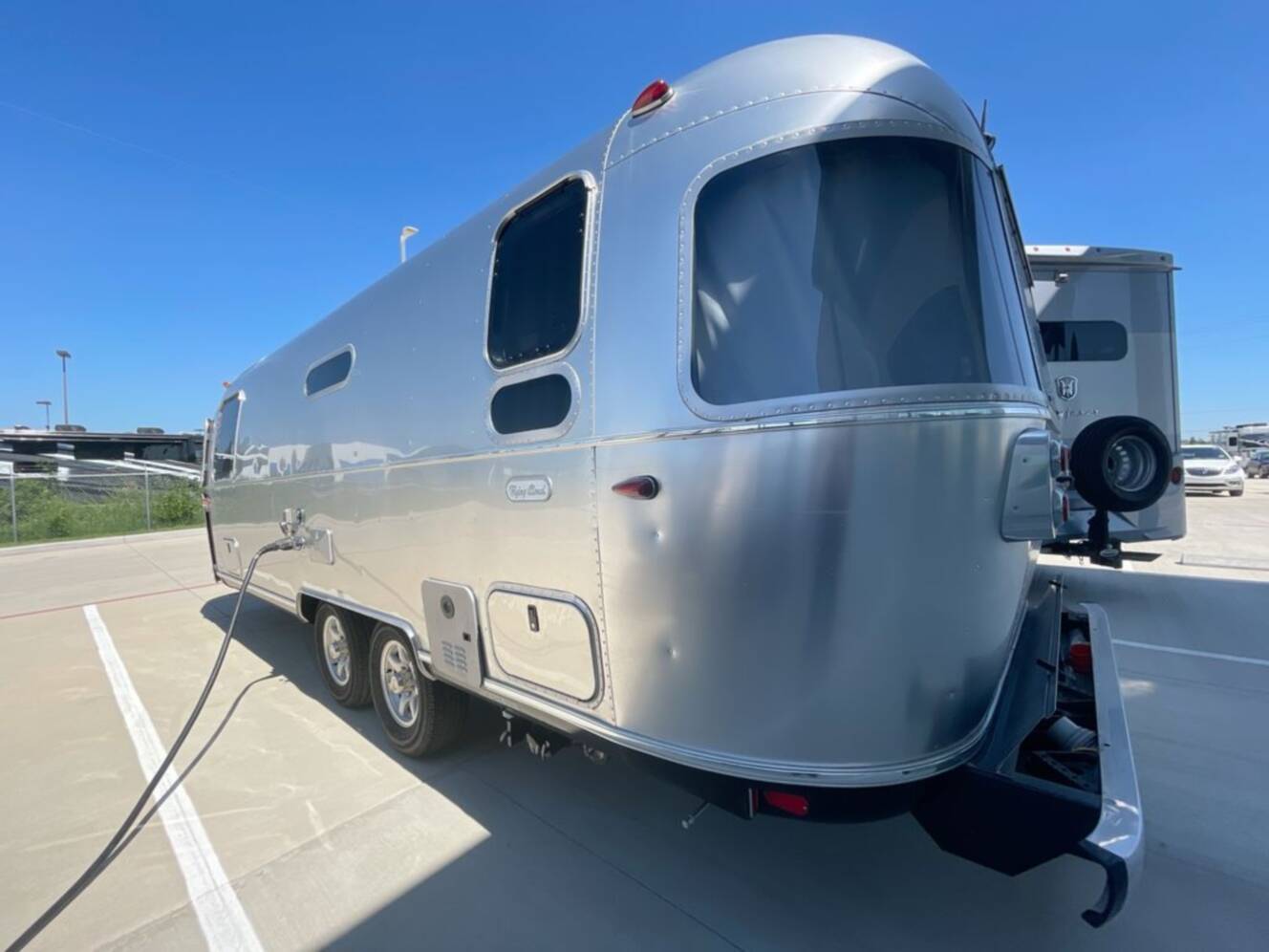 A photo of this 2022 Airstream Flying Cloud 25RB Queen