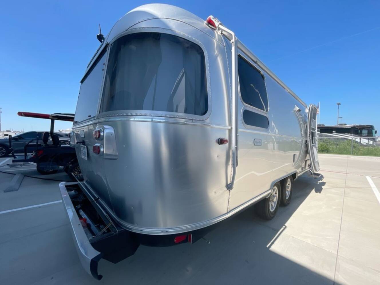 A photo of this 2022 Airstream Flying Cloud 25RB Queen
