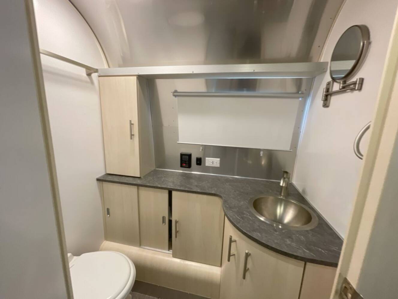 A photo of this 2022 Airstream Flying Cloud 25RB Queen