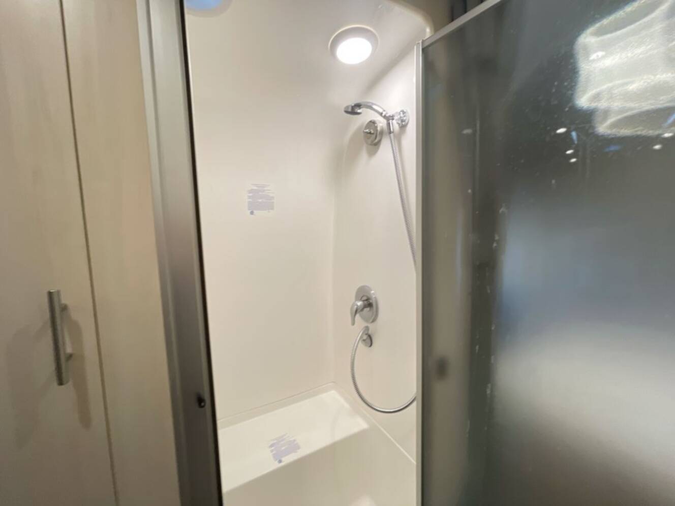 A photo of this 2022 Airstream Flying Cloud 25RB Queen