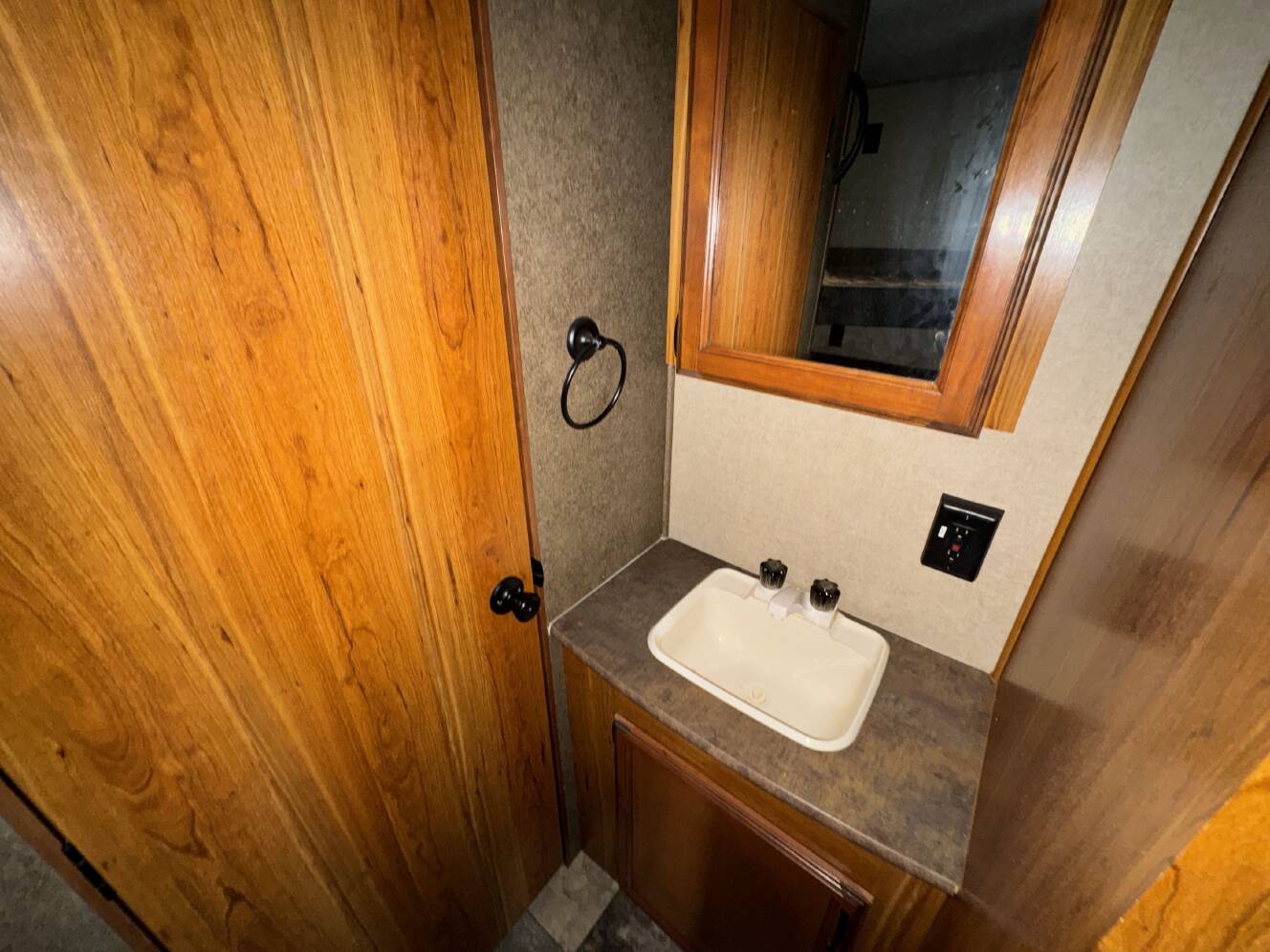 A photo of this 2015 Starcraft AR-ONE MAXX 26BH