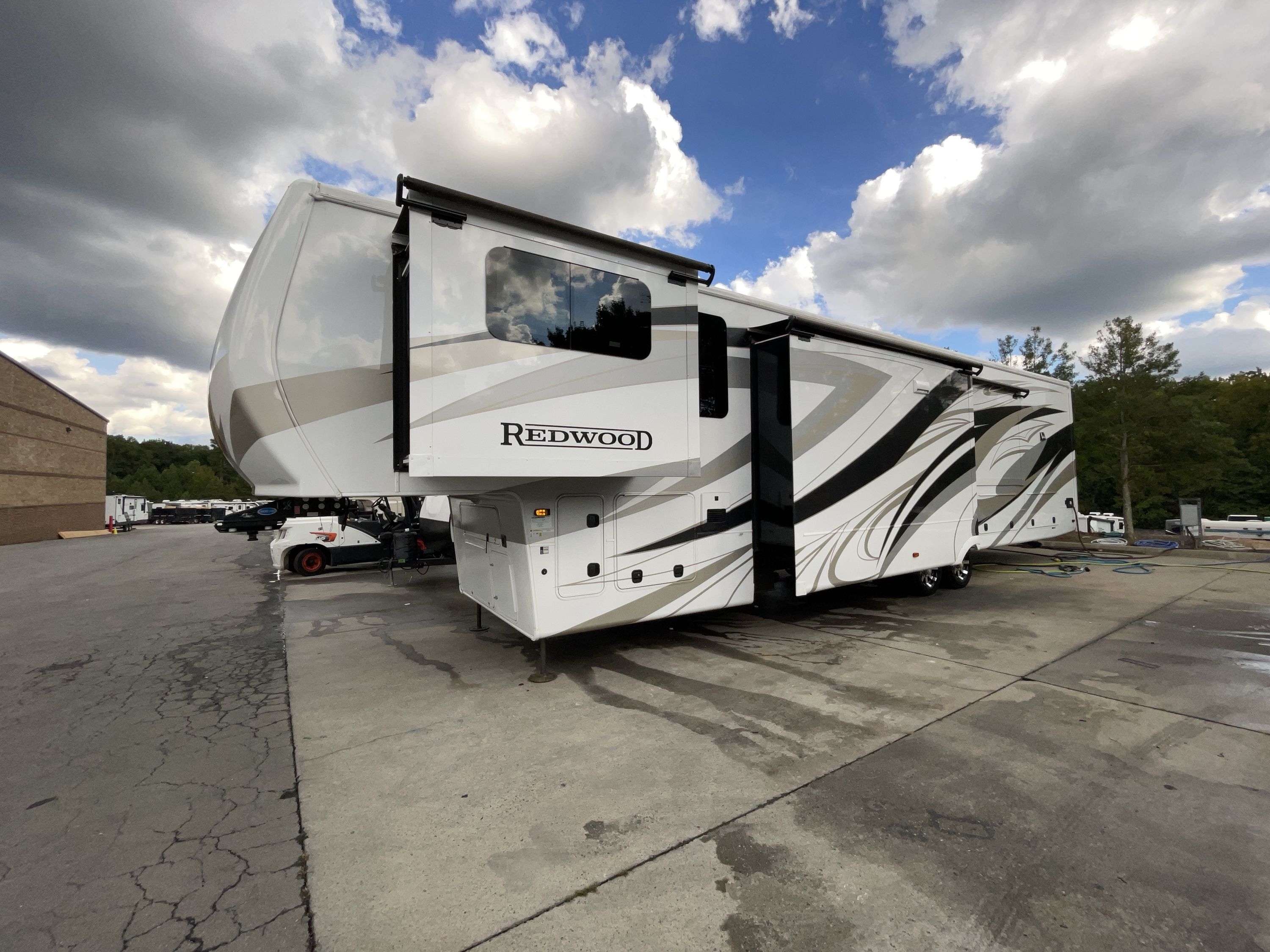 2023 Crossroads REDWOOD 4200FL RW4200FL in buford GA