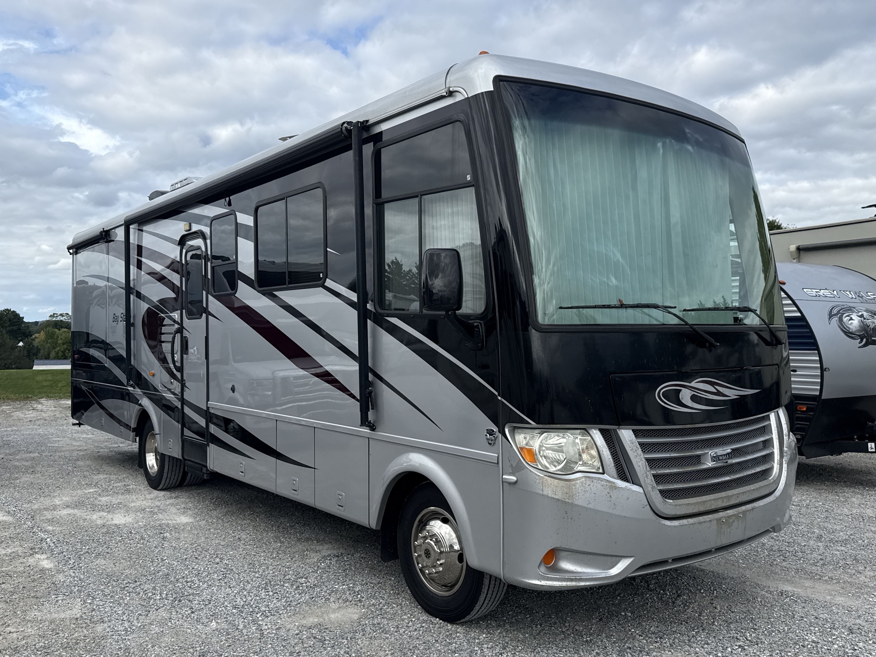 2012 Newmar BAY STAR 3305 in hanover PA